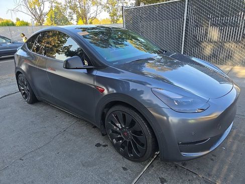 Used 2022 Tesla Model Y Performance AWD/4WD image 1