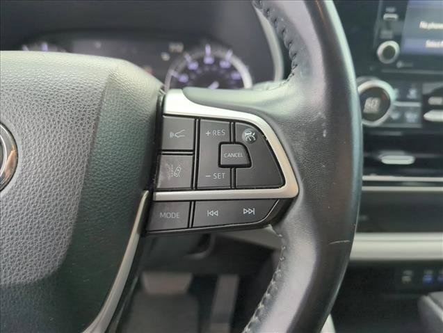 Used 2022 Toyota Highlander XLE FWD image 18