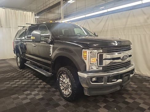 Used 2018 Ford F250 XLT w/ XLT Premium Package AWD/4WD image 3