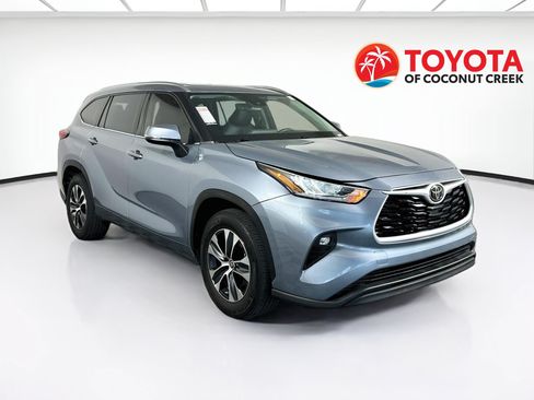 Used 2020 Toyota Highlander XLE FWD image 1