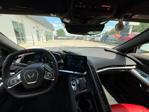 Used 2025 Chevrolet Corvette Stingray Coupe RWD image 18