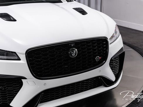 Used 2024 Jaguar F-PACE SVR image 3