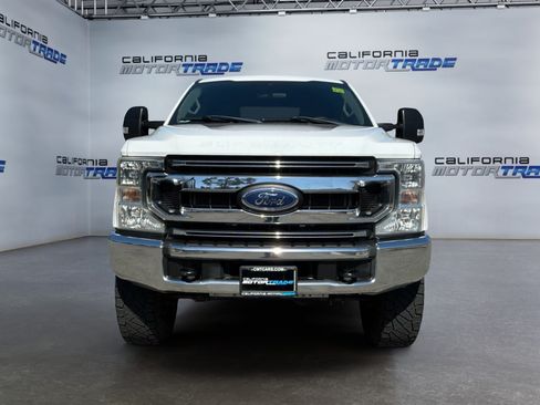 Used 2022 Ford F250 XLT AWD/4WD image 2