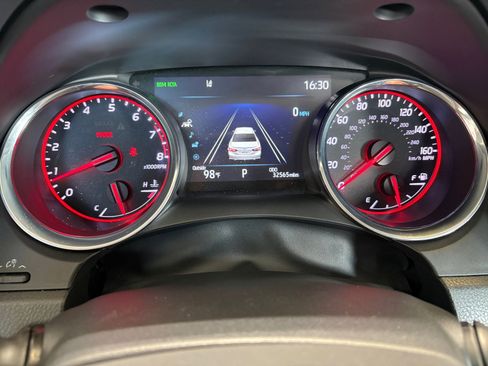 Used 2020 Toyota Camry XSE FWD image 18