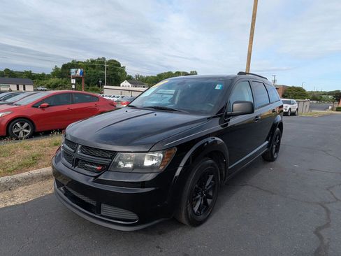 Used 2020 Dodge Journey SE w/ Blacktop Package FWD image 3