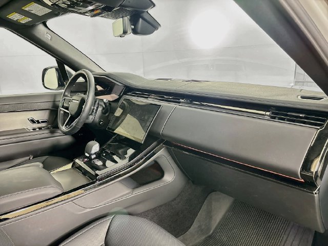 Used 2025 Land Rover Range Rover Sport SE AWD/4WD image 29