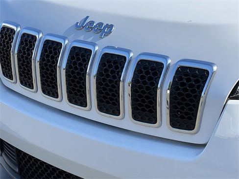 Used 2021 Jeep Cherokee Latitude Lux w/ Comfort/Convenience Group image 17