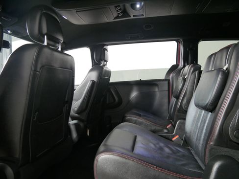 Used 2019 Dodge Grand Caravan GT image 32