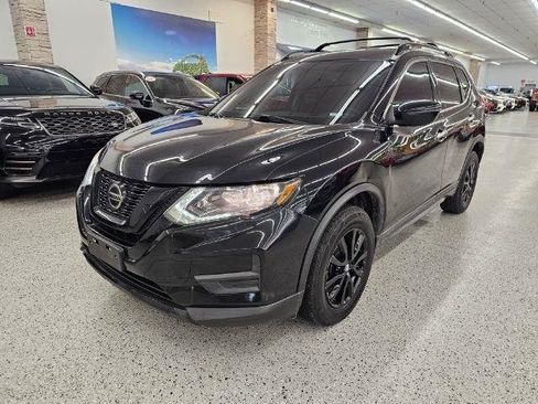 Used 2018 Nissan Rogue SV AWD/4WD image 2