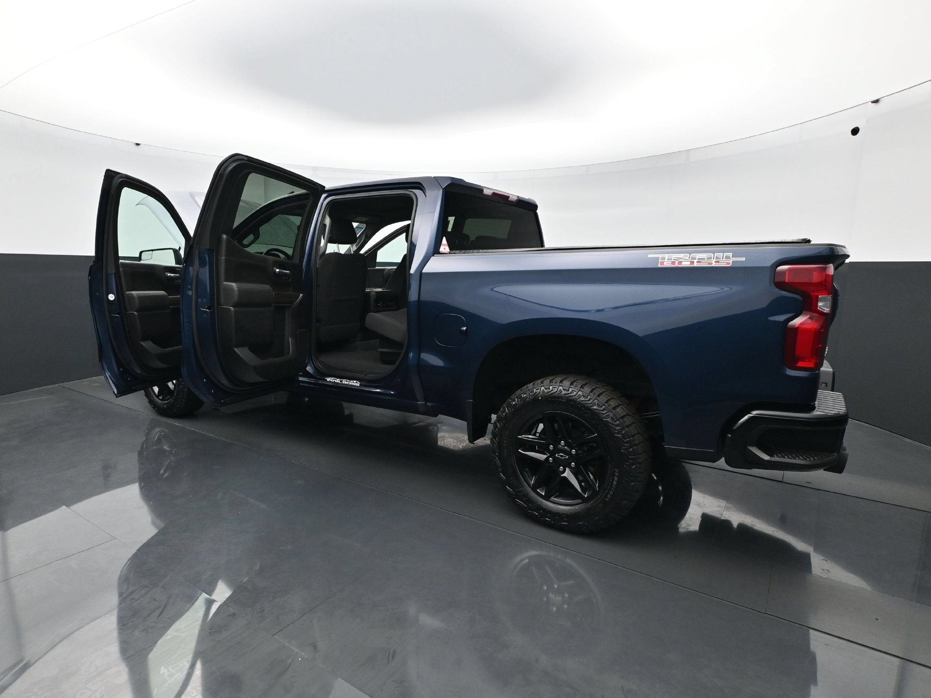 Used 2021 Chevrolet Silverado 1500 LT Trail Boss w/ Bed Protection Package AWD/4WD image 31