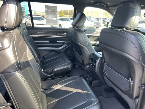 Used 2024 Jeep Grand Cherokee L Limited image 17