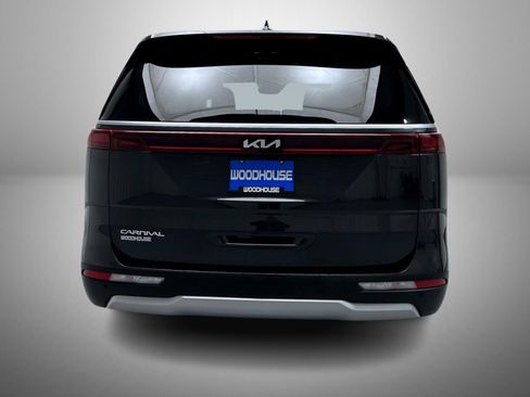 Used 2024 Kia Carnival LX image 6