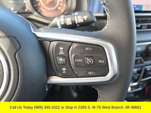 Used 2025 Jeep Wrangler Unlimited Sahara image 31