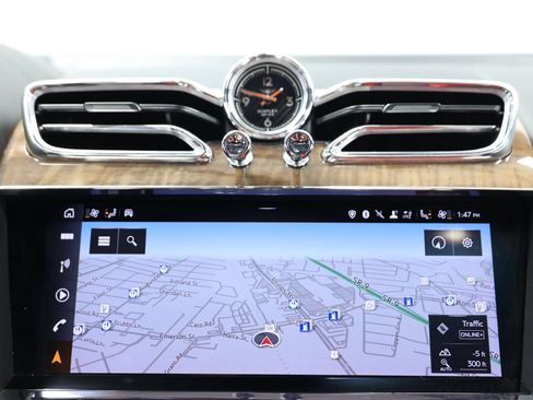 Used 2022 Bentley Bentayga AWD/4WD image 40