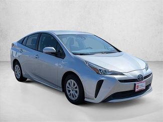 Used 2021 Toyota Prius LE FWD video 3
