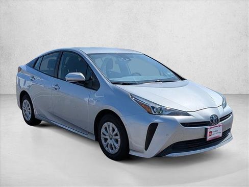 Used 2021 Toyota Prius LE FWD image 3