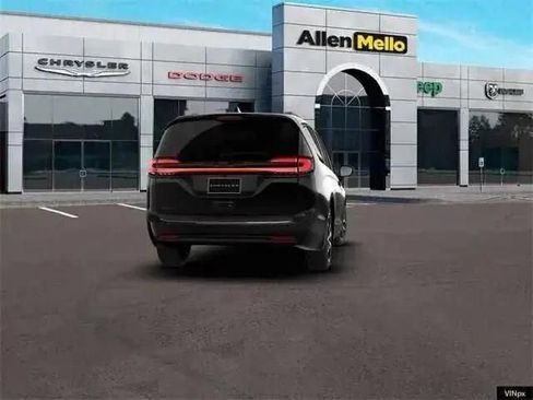 New 2026 Chrysler Pacifica Limited image 13