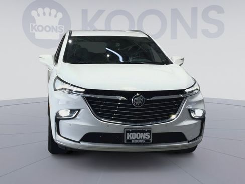 Used 2024 Buick Enclave Essence image 4