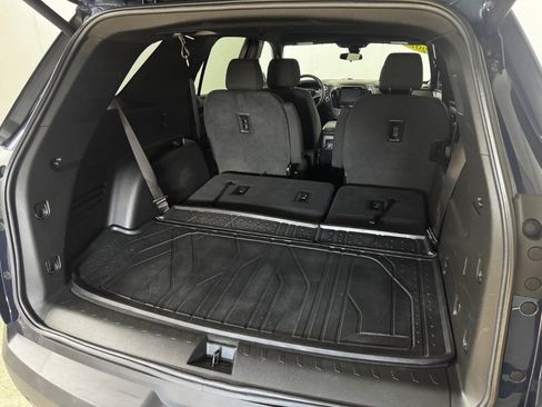 Used 2023 Chevrolet Traverse LT AWD/4WD image 55