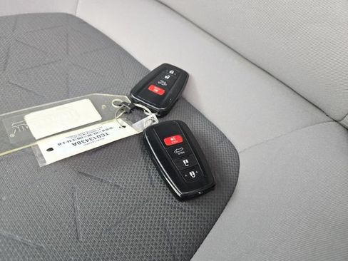 Used 2021 Toyota RAV4 XLE w/ Convenience Package AWD/4WD image 33