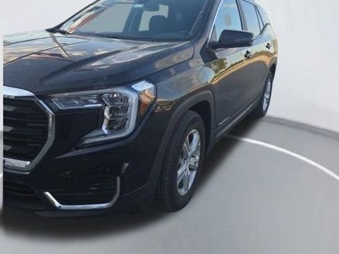 Used 2023 GMC Terrain SLE w/ Driver Convenience Package image 8