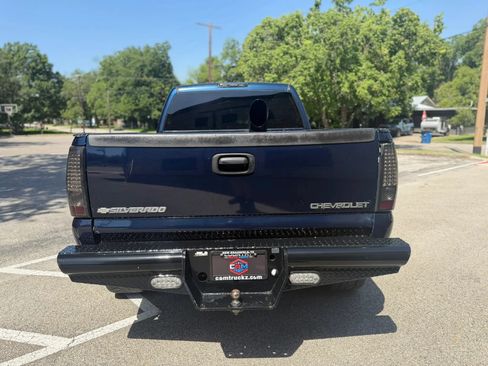 Used 2005 Chevrolet Silverado 2500 LS w/ Heavy-Duty Power Package RWD image 6