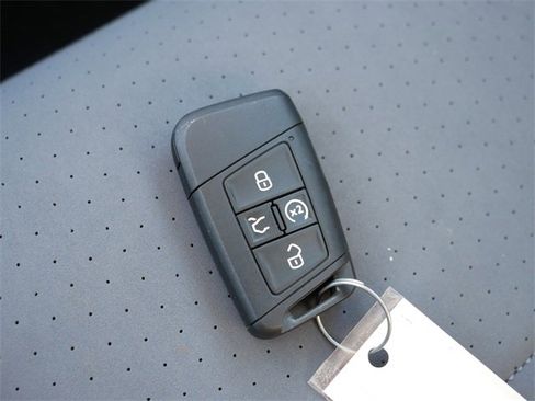 Certified 2025 Volkswagen Jetta SE image 37