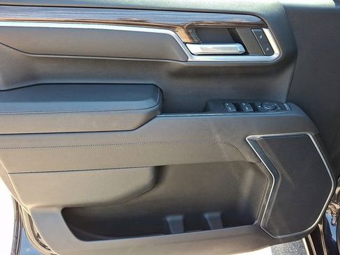 Used 2022 Chevrolet Silverado 1500 LT AWD/4WD image 9