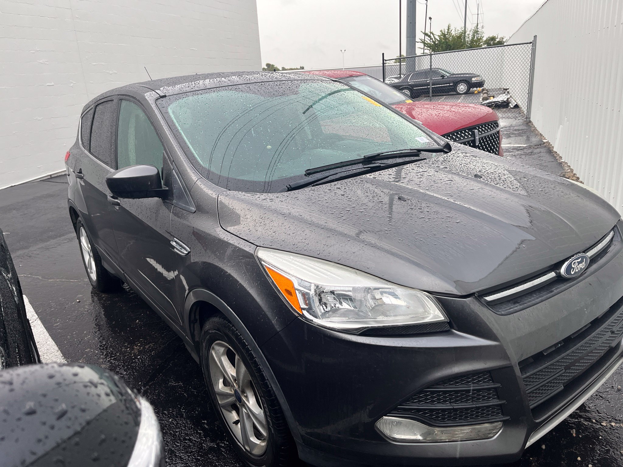 Used 2016 Ford Escape SE FWD image 1