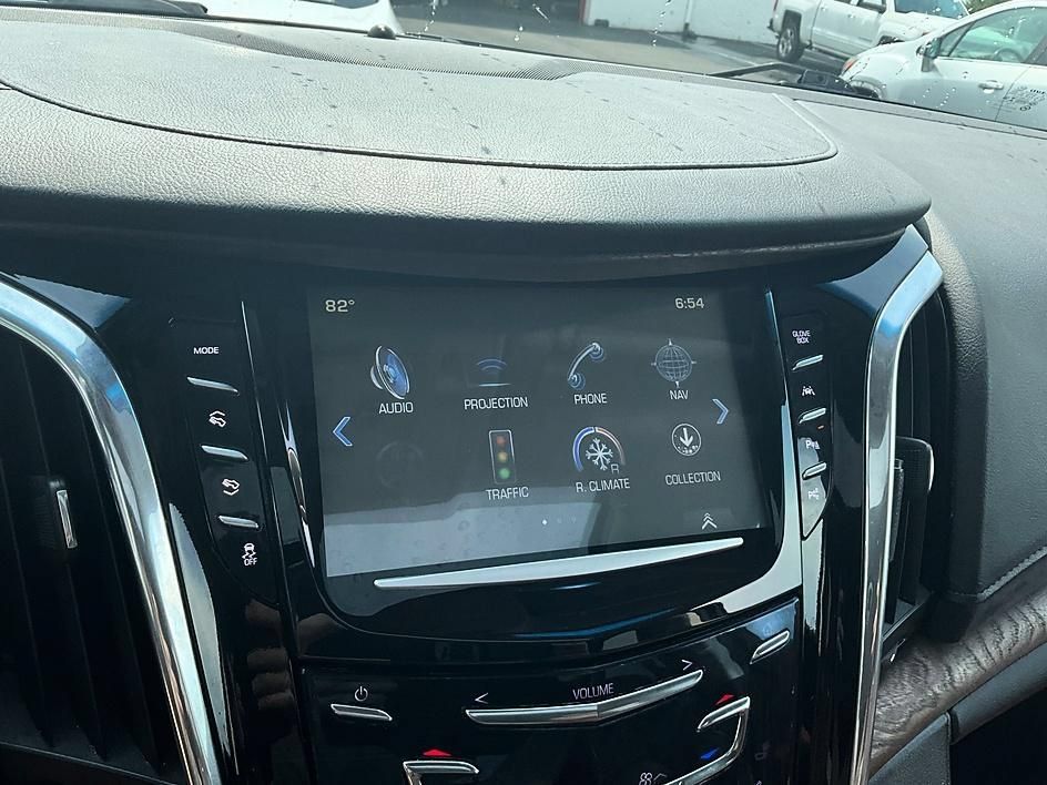 Used 2017 Cadillac Escalade Luxury AWD/4WD image 21