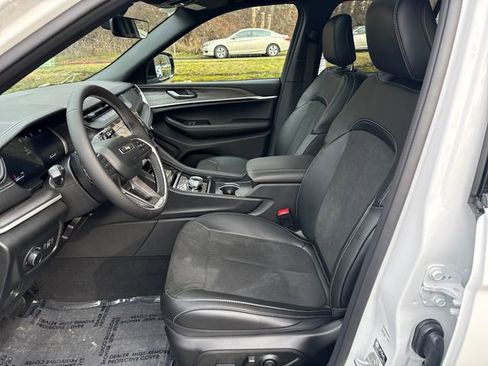 New 2026 Jeep Grand Cherokee Laredo image 14