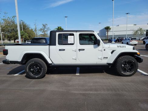 Used 2024 Jeep Gladiator Willys image 8
