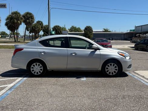 Used 2018 Nissan Versa SV image 2