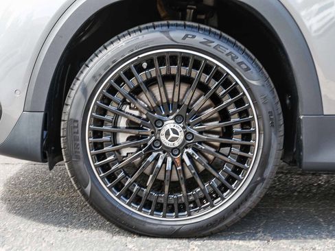 Used 2024 Mercedes-Benz EQB 300 4MATIC image 9