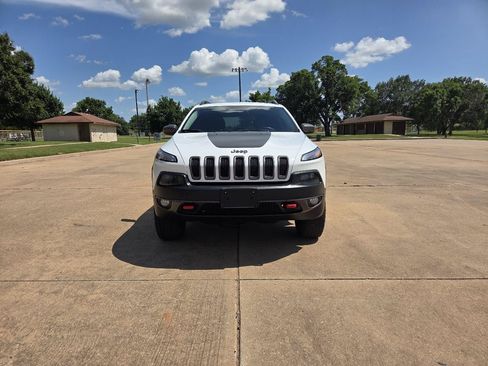 Used 2014 Jeep Cherokee Trailhawk w/ Comfort/Convenience Group AWD/4WD image 5