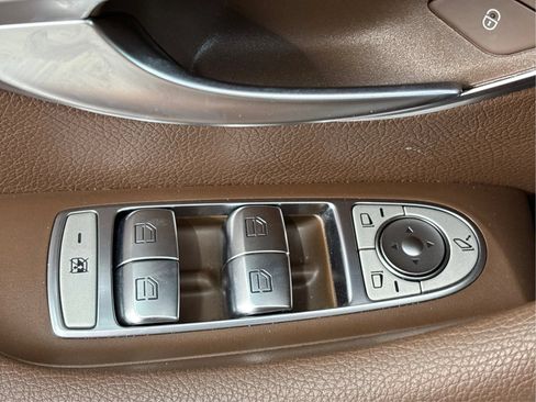 Used 2021 Mercedes-Benz E 350 4MATIC Sedan image 41