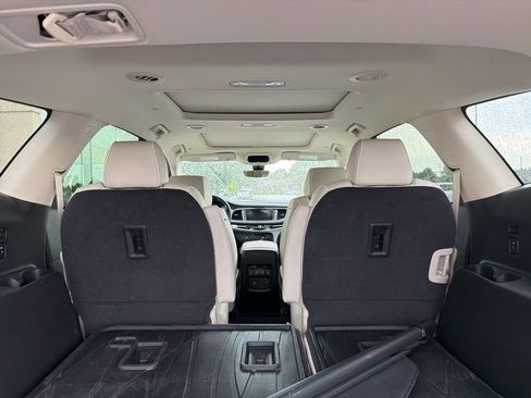 Used 2023 Buick Enclave Avenir w/ Avenir Technology Package FWD image 38