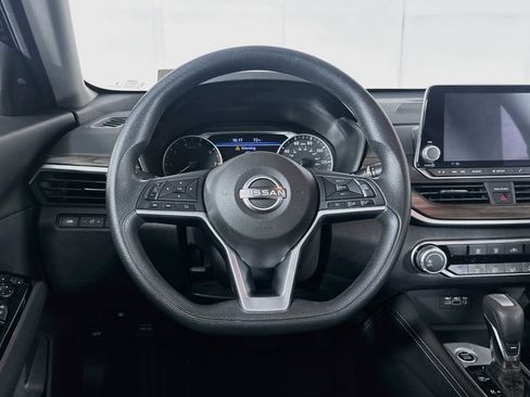 Used 2023 Nissan Altima 2.5 SV FWD image 17