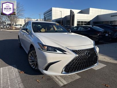Used 2025 Lexus ES 300h w/ Luxury Package