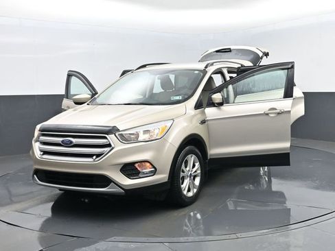 Used 2018 Ford Escape SE image 5