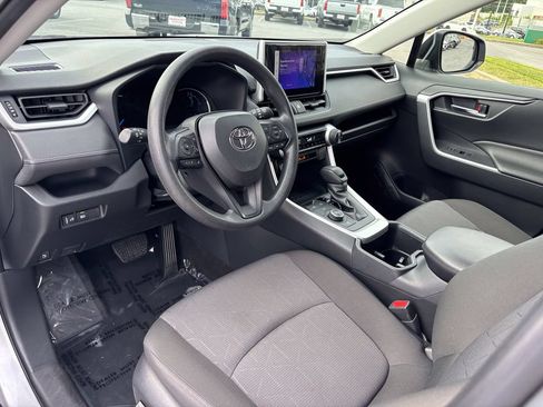 Used 2025 Toyota RAV4 XLE AWD/4WD image 16