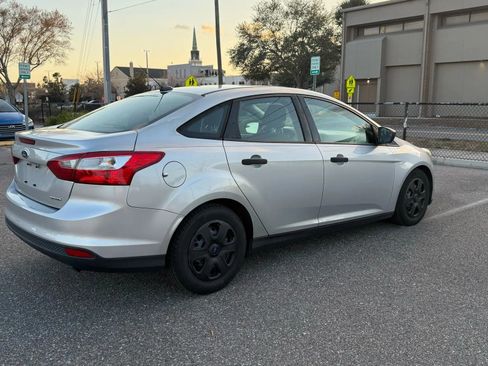 Used 2013 Ford Focus S FWD image 6