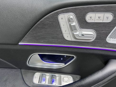 Used 2020 Mercedes-Benz GLS 450 4MATIC image 32