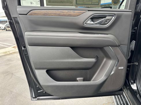 Used 2024 Chevrolet Suburban Premier image 18