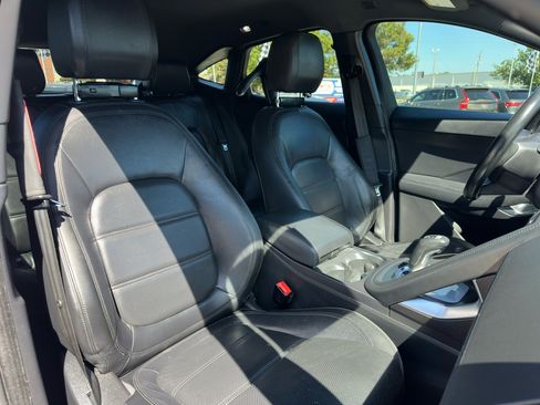 Used 2018 Jaguar E-PACE S image 9