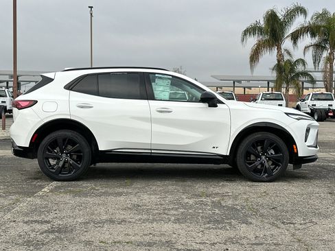 Used 2025 Buick Envision Sport Touring image 3