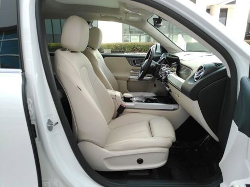 Used 2022 Mercedes-Benz EQB 300 4MATIC image 19