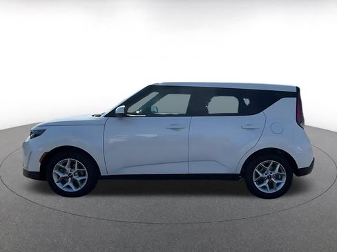 Used 2025 Kia Soul LX w/ LX Technology Package FWD image 7