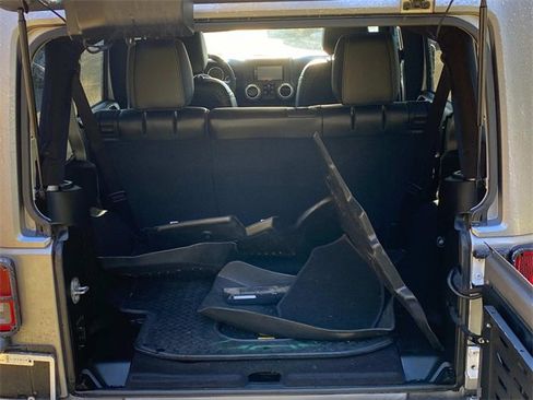 Used 2017 Jeep Wrangler Unlimited Sahara image 30