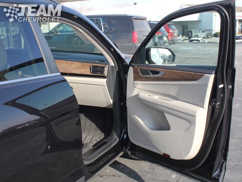 Used 2024 Volkswagen Atlas SE image 26